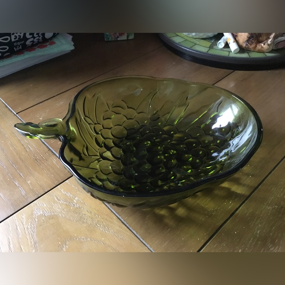 Vintage Green Glass Grape bowl EUC